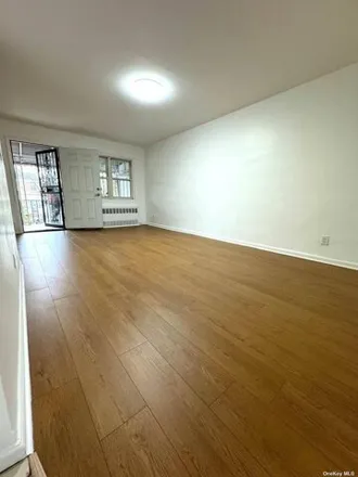 Image 4 - 32-22 73rd Street, New York, NY 11370, USA - Apartment for rent