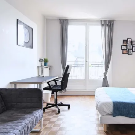 Rent this 4 bed room on 22 Rue Duret in 75116 Paris, France
