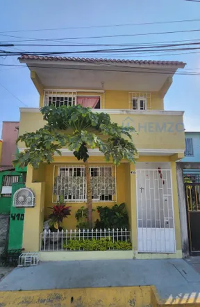 Buy this studio house on Calle 2 in Ciudad industrial Bruno Pagliai, 91725 Valente Díaz