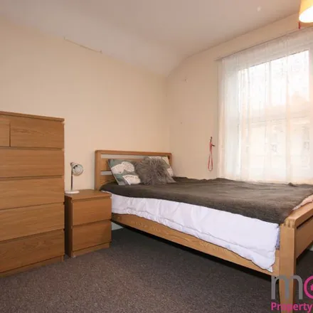 Rent this 6 bed apartment on Kingsholme Stores in Worcester Street, Gloucester