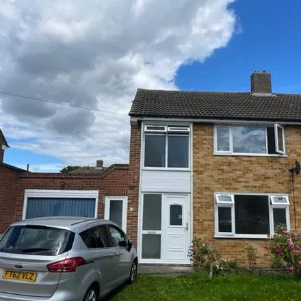 Rent this 3 bed duplex on Leasway in Bedford, MK41 9BZ