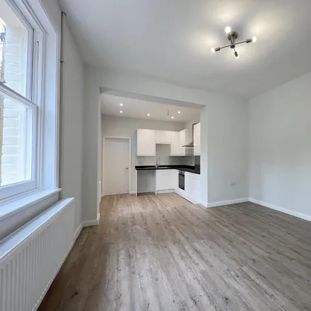 Image 3 - Tunnel Road, Royal Tunbridge Wells, TN1 2BT, United Kingdom - Duplex for rent