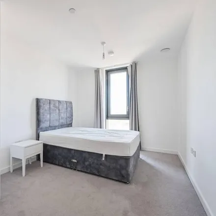 Image 2 - East Tower, 3 City North Place, London, N4 3FS, United Kingdom - Apartment for rent