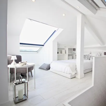 Rent this 3 bed apartment on Rua de Sapadores 5 in 7, 9
