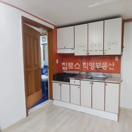 Rent this studio apartment on 서울특별시 강남구 역삼동 663-5