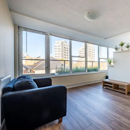 Rent this studio apartment on Penryn House in Kennington Park Road, London