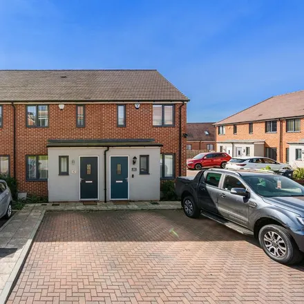 Rent this 2 bed townhouse on unnamed road in Swanscombe, DA10 1AJ