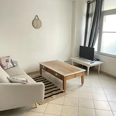 Rent this 2 bed apartment on Rond-Point des Français Libres in 53200 Château-Gontier, France
