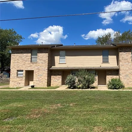 Rent this 2 bed duplex on 422 West 4th Street in Kennedale, Tarrant County