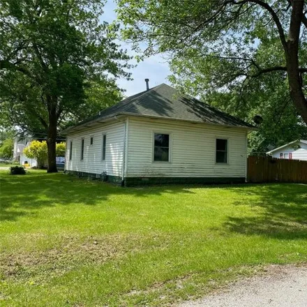 Image 2 - 784 Miller Street, Nokomis, Montgomery County, IL 62075, USA - House for sale