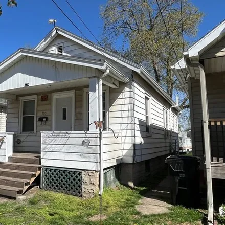 Buy this 2 bed house on 717 West Walnut Street in Bloomington, IL 61701