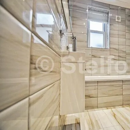 Image 9 - 546 Holloway Road, London, N7 6JP, United Kingdom - Apartment for rent