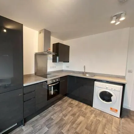 Rent this 1 bed room on Caernarvon in 10 Highclere Drive, Netherfield
