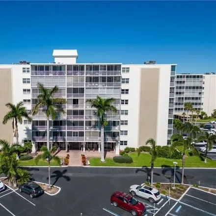 Rent this 2 bed condo on 3 Bluebill Ave Apt 507 in Naples, Florida