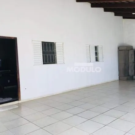 Buy this 4 bed house on Rua Kátia Regina Cardoso in Santa Rosa, Uberlândia - MG