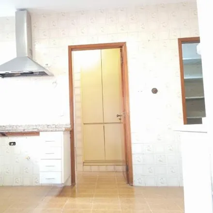 Rent this 4 bed apartment on 2º Cartorio de Registros de Imoveis de Guarulhos in Rua Guaíra 91, Jardim Paraventi