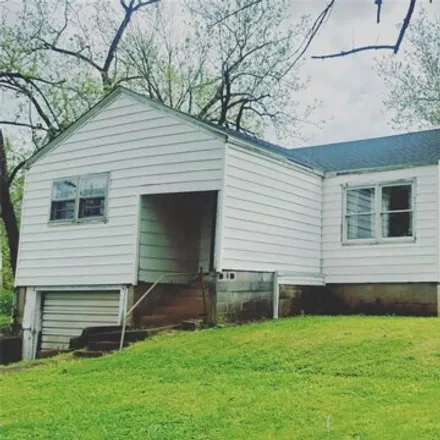 Buy this 4 bed house on 6994 Elm Drive in Sainte Genevieve County, MO 63670