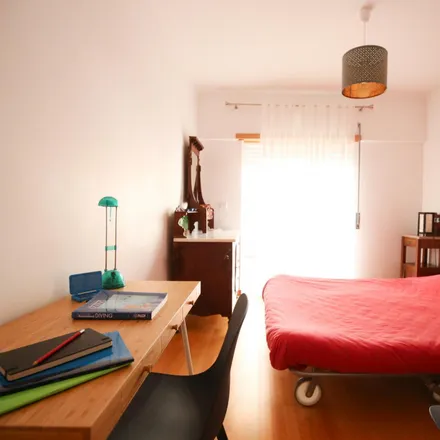 Rent this 3 bed room on Restaurante Santo António in Rua de Almada 34, 2825-450 Costa da Caparica