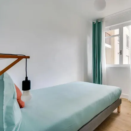 Rent this 5 bed room on 19 Rue Mesnil in 75116 Paris, France