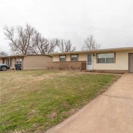 Image 3 - 2320 Northwest 32nd Street, Lawton, OK 73505, USA - House for sale