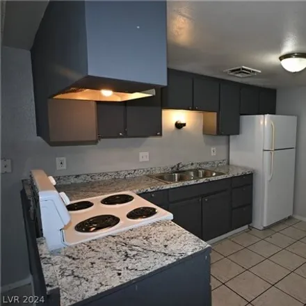 Image 1 - 3093 East Carey Avenue, North Las Vegas, NV 89030, USA - Apartment for rent