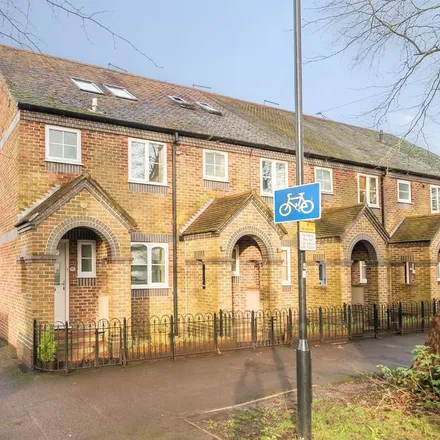Rent this 5 bed townhouse on Winchester School of Art in Park Avenue, Winchester
