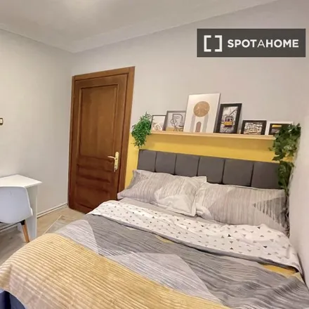 Rent this 6 bed room on Maşuklar Yokuşu in Beşiktaş, Turkey