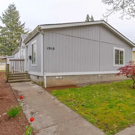 Buy this 3 bed house on 1910 Church Street Northeast in Salem, OR 97301
