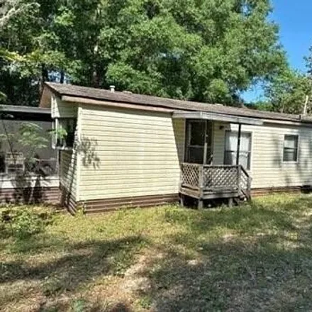 Buy this studio apartment on 18946 NE 250th Ave in Fort McCoy, Florida