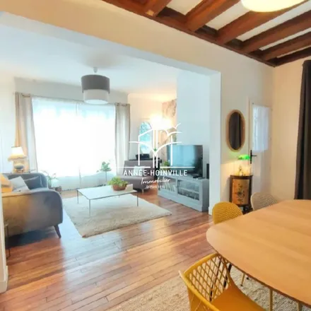 Rent this 6 bed apartment on 1 Quai de l'Ecluse in 14800 Deauville, France