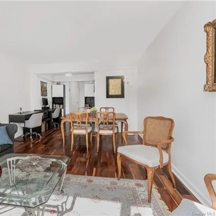 Image 3 - 3215 Arlington Avenue, New York, NY 10463, USA - Apartment for sale