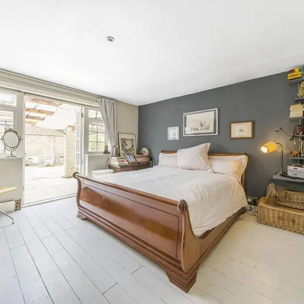 Rent this 2 bed apartment on 1 The Glade in London, W12 8BU