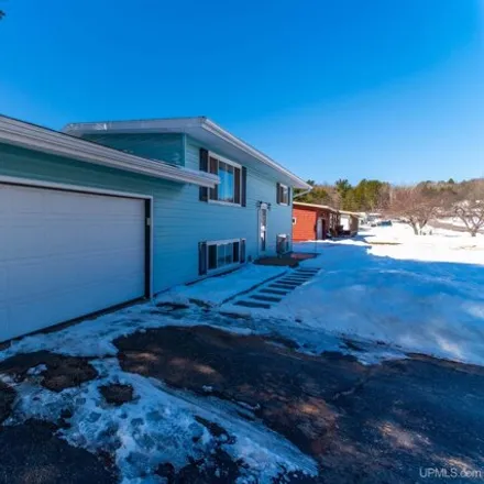 Image 2 - 1773 Glendora Lane, West Ishpeming, Ishpeming Township, MI 49849, USA - House for sale