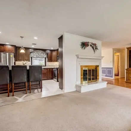 Image 7 - 214 Wellesley Lane, Schaumburg, IL 60193, USA - House for sale