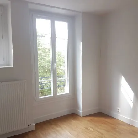 Rent this 3 bed apartment on 25 Boulevard de Reuilly in 75012 Paris, France