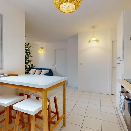 Image 3 - 4 Rue Vaissette, 30033 Nimes, France - Apartment for rent