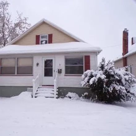 Buy this 3 bed house on 559 15th Street in Bay City, MI 48708