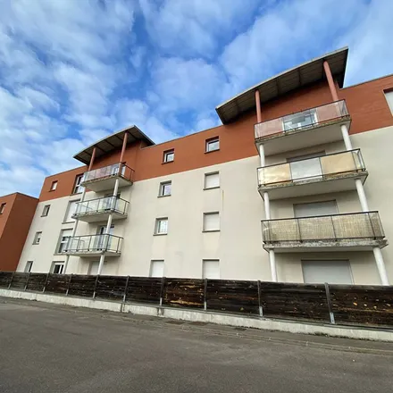 Rent this 2 bed apartment on 2 Place du Général de Gaulle in 27000 Évreux, France