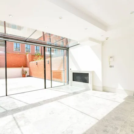 Rent this 7 bed apartment on 56 Flood Street in London, SW3 5SY