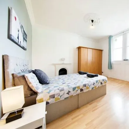 Rent this 3 bed apartment on Bristol in BS8 2XE, United Kingdom
