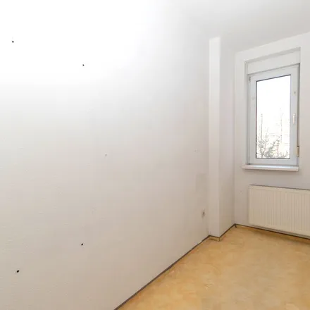 Rent this 2 bed apartment on Laurentiuskirche in Ritterstraße, 04442 Zwenkau