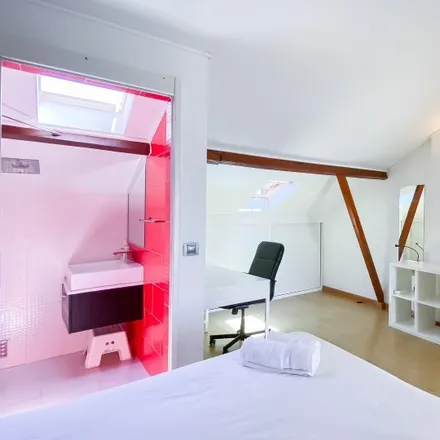 Rent this 4 bed room on Mourense in Calçada de Palma de Baixo, 1600-177 Lisbon