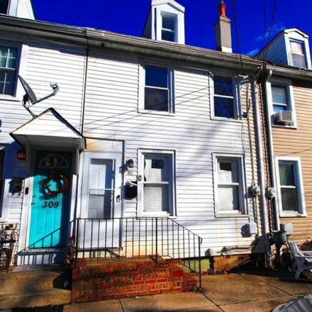 Rent this 3 bed house on 323 York Street in Burlington, NJ 08016