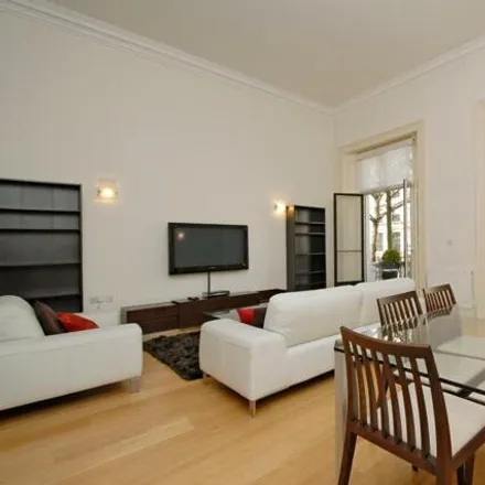 Rent this 2 bed room on 51 Queen's Gardens in London, W2 3AA