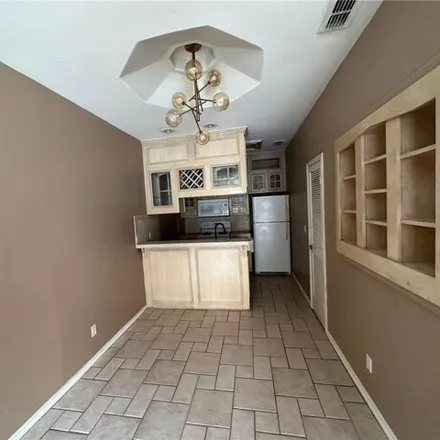 Image 3 - 640 Buena Vista Drive, Weslaco, TX 78596, USA - Apartment for rent