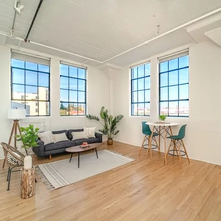 Image 4 - 300 East 41st Place, Los Angeles, CA 90011, USA - Loft for sale