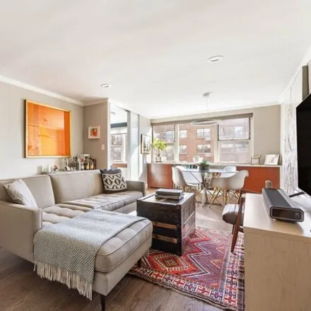 Image 1 - 233 East 70th Street, New York, NY 10021, USA - Apartment for sale