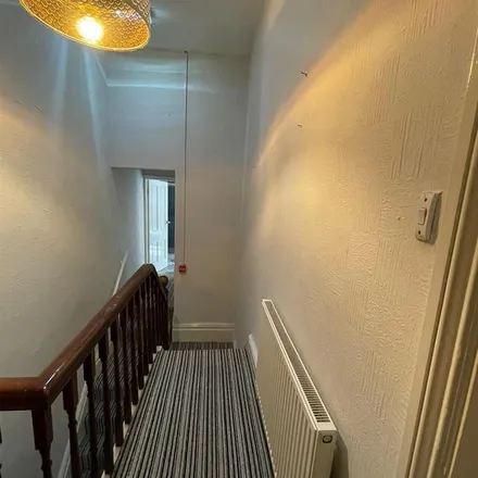 Image 2 - Tulketh Brow, Preston, PR2 2SD, United Kingdom - Apartment for rent