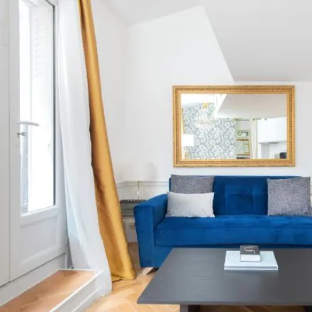 Image 2 - 17 Rue Lamartine, 75009 Paris, France - Apartment for rent
