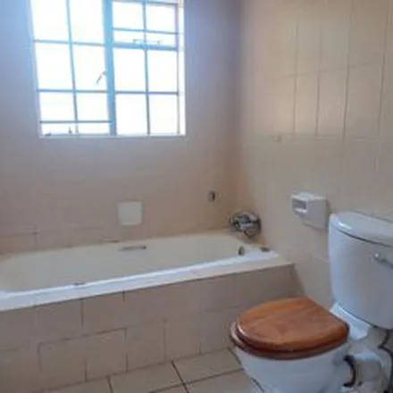 Rent this 2 bed apartment on Rooihartbees Avenue in Theresapark, Pretoria